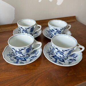 Set of 4 Blue Danube Tea Cups and Saucers Porcelain Onion Pattern Vintage Japan